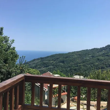 Zoes House * Makrirrákhi